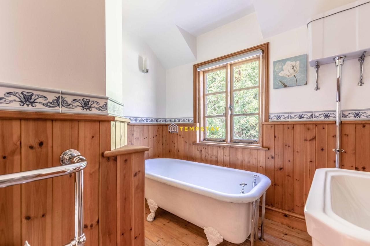 Chestnut Cottage - Stunning Countryside Views! Parking, 4 Bed, 3 Bathrooms White Waltham Экстерьер фото