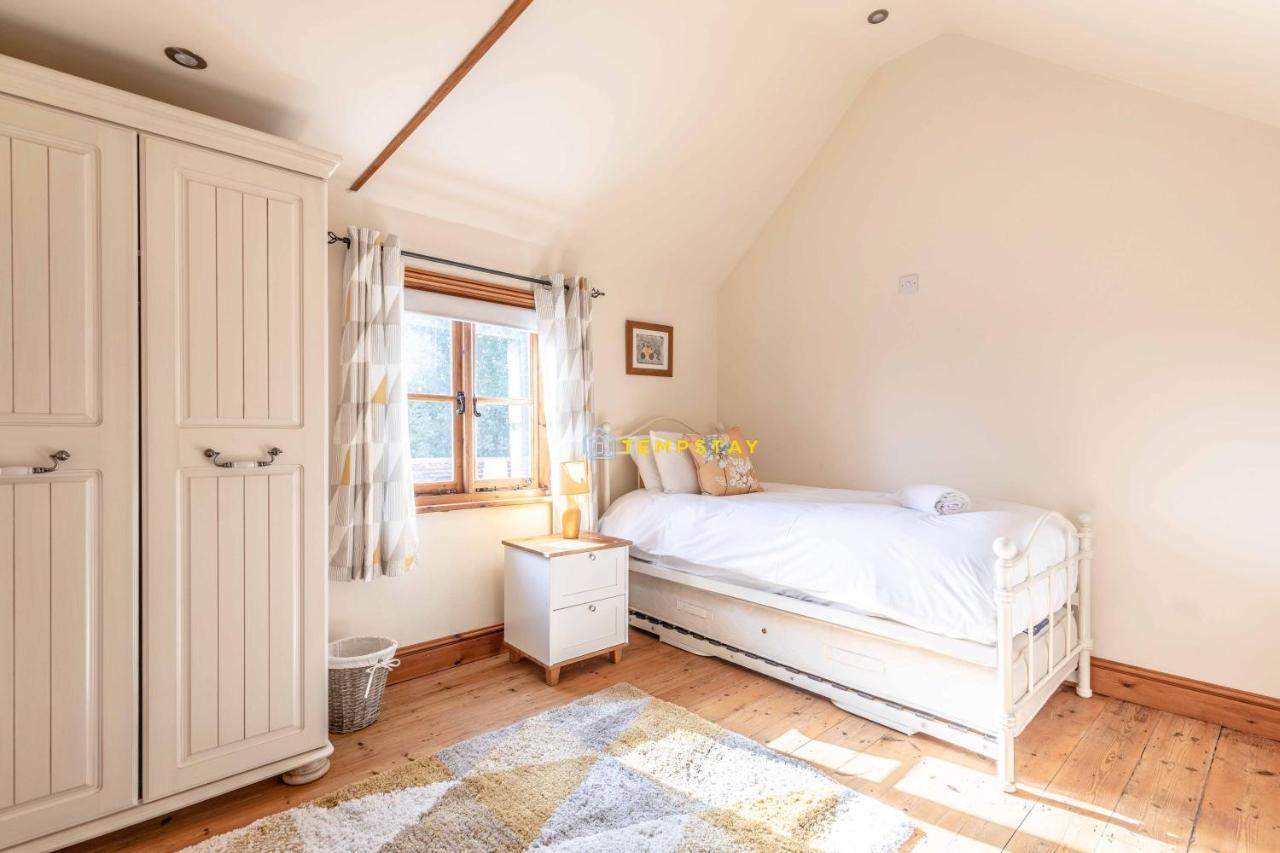 Chestnut Cottage - Stunning Countryside Views! Parking, 4 Bed, 3 Bathrooms White Waltham Экстерьер фото